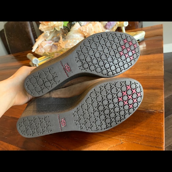 Ugg’s rustic wedge boot in brown leather - Picture 7 of 8